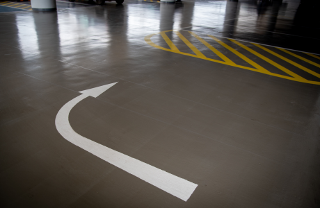 Pinturas Flores, pintores expertos de parkings y comunidades en Cálig. Suelo de parking recién rehabilitado.